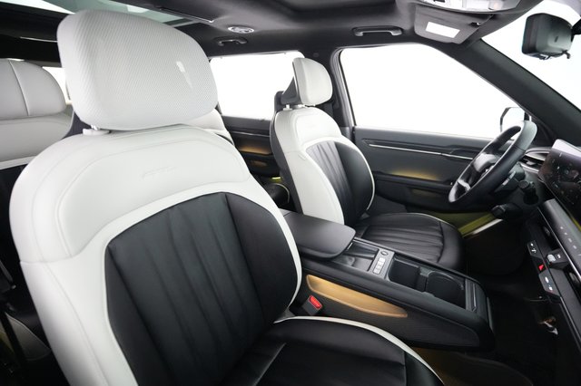 2024 Kia EV9 — photo 18 of 29