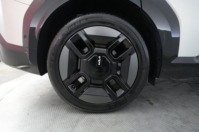 2024 Kia EV9 — photo 17 of 23