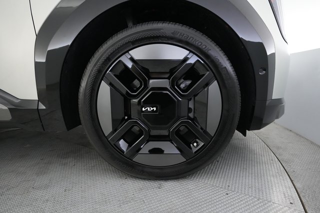 2024 Kia EV9 — photo 16 of 25