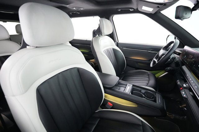 2024 Kia EV9 — photo 18 of 27