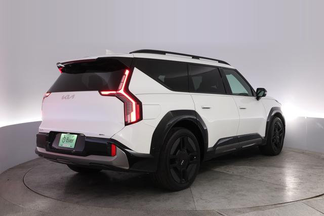 2024 Kia EV9 — photo 2 of 27