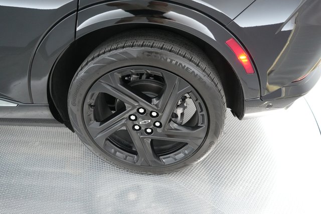 2024 Chevrolet Equinox EV — photo 15 of 18