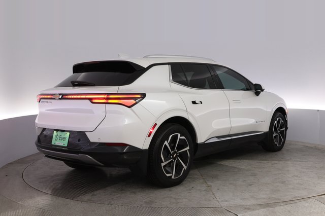 2024 Chevrolet Equinox EV — photo 2 of 24