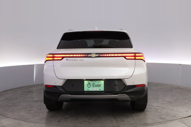 2024 Chevrolet Equinox EV — photo 12 of 24