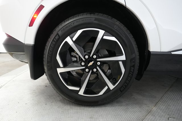 2024 Chevrolet Equinox EV — photo 17 of 24