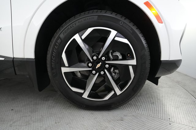 2024 Chevrolet Equinox EV — photo 16 of 24