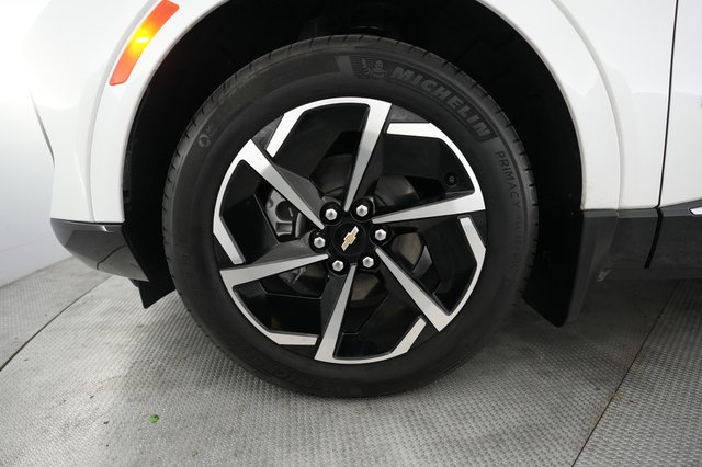 2024 Chevrolet Equinox EV — photo 15 of 24
