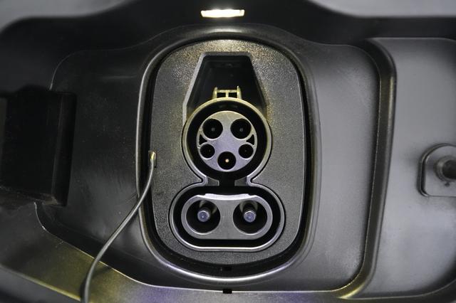 2024 Chevrolet Equinox EV — photo 8 of 24