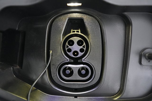2024 Chevrolet Equinox EV — photo 8 of 24