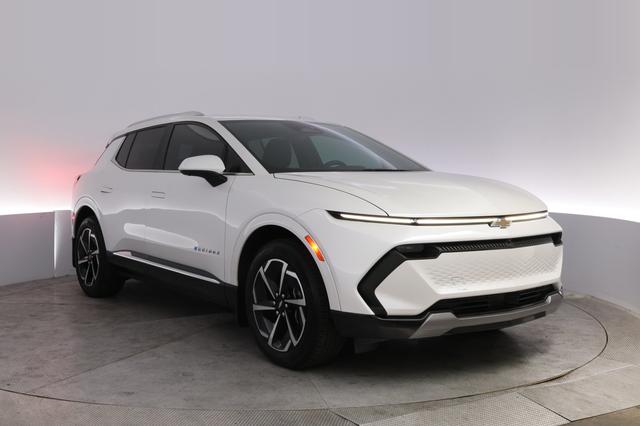 2024 Chevrolet Equinox EV — photo 10 of 24