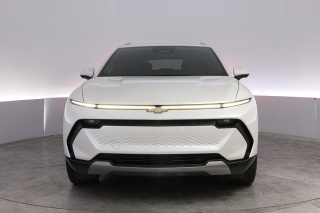 2024 Chevrolet Equinox EV — photo 9 of 24