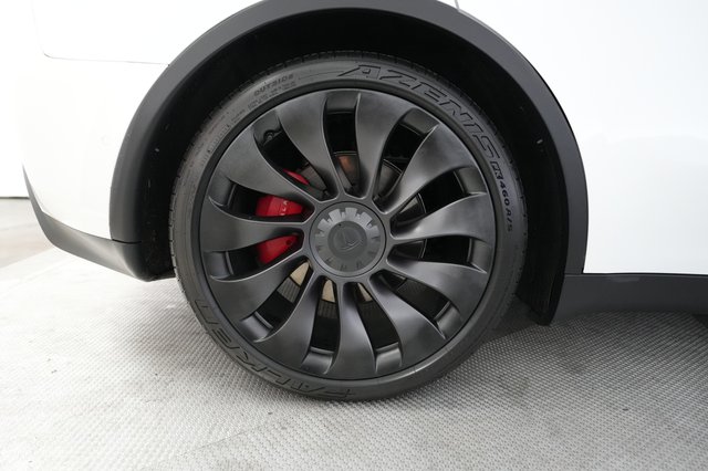 2021 Tesla Model Y — photo 17 of 24