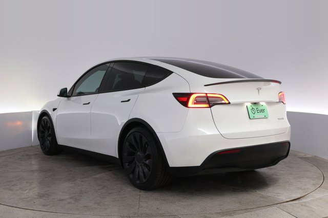 2021 Tesla Model Y — photo 13 of 24