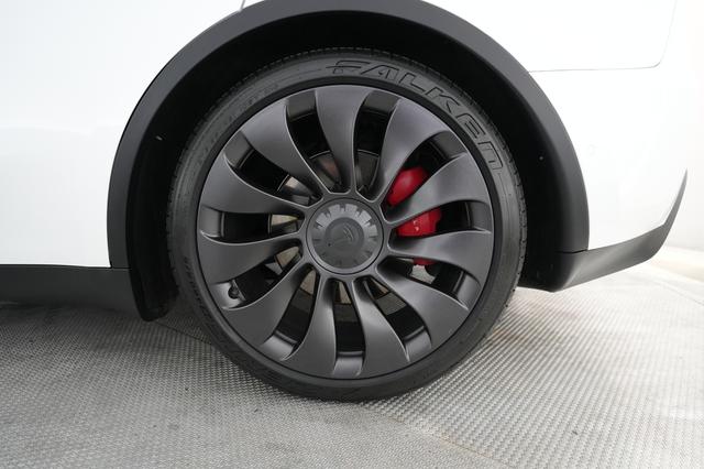 2021 Tesla Model Y — photo 7 of 24