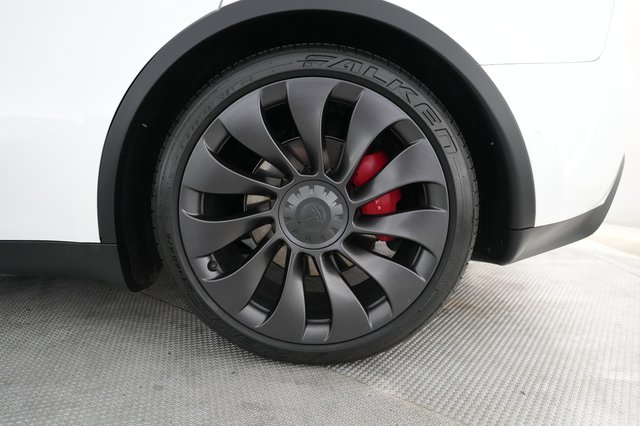 2021 Tesla Model Y — photo 7 of 24