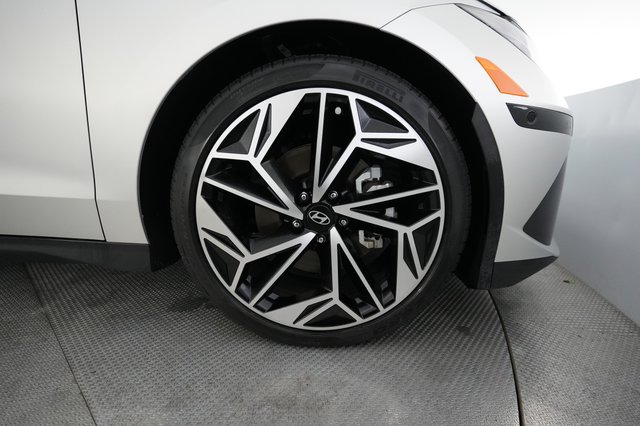 2023 Hyundai IONIQ 6 — photo 16 of 22