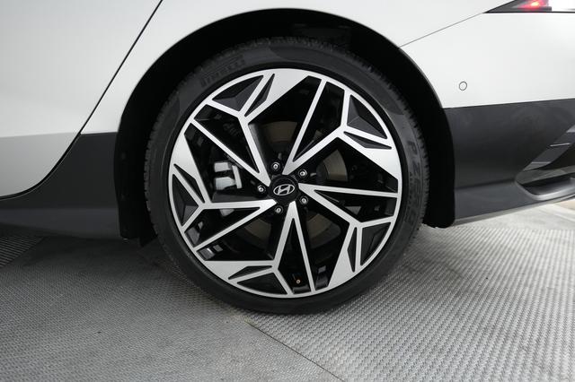 2023 Hyundai IONIQ 6 — photo 7 of 22