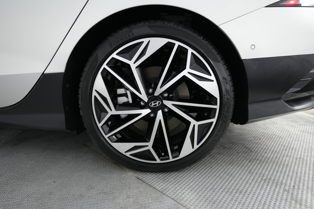2023 Hyundai IONIQ 6 — photo 7 of 22