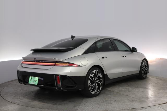 2023 Hyundai IONIQ 6 — photo 2 of 22