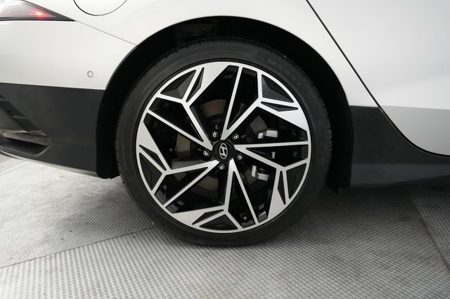2023 Hyundai IONIQ 6 — photo 17 of 22