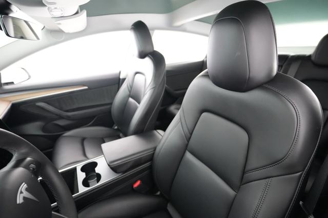 2023 Tesla Model 3 — photo 3 of 23