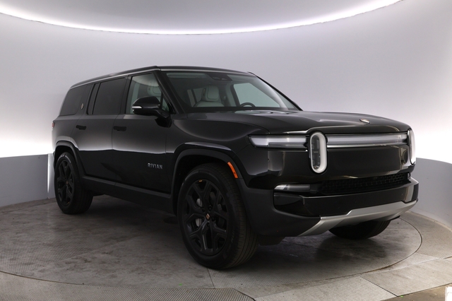 2025 Rivian R1S