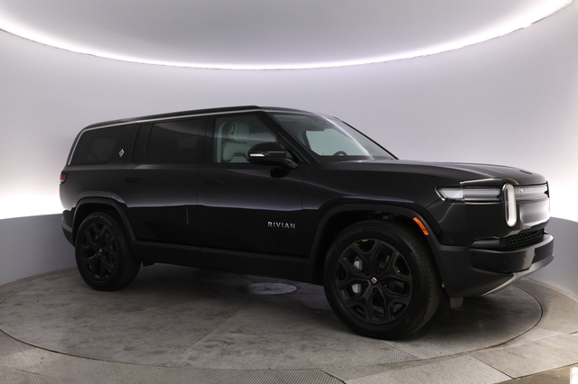 2025 Rivian R1S
