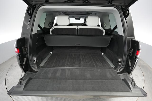 2025 Rivian R1S — photo 6 of 24