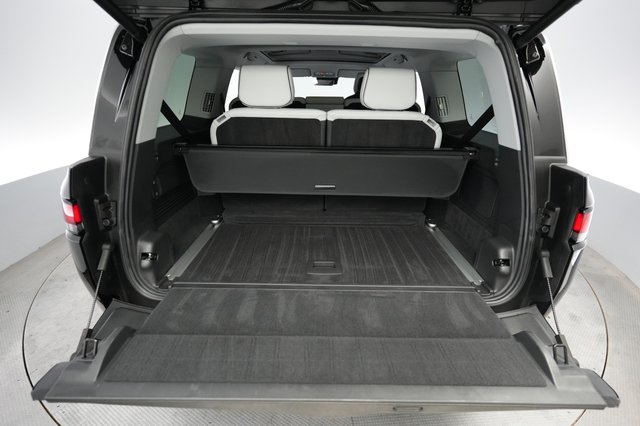 2025 Rivian R1S — photo 6 of 24