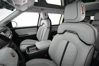 2025 Rivian R1S — photo 3 of 24