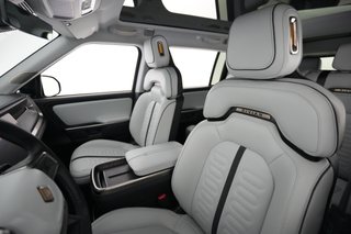 2025 Rivian R1S — photo 3 of 24