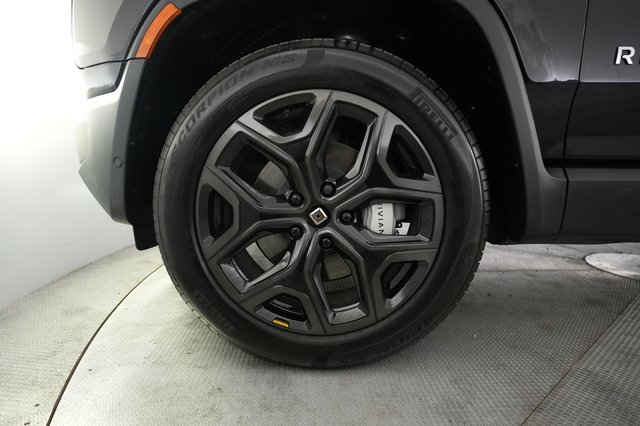 2025 Rivian R1S — photo 15 of 24