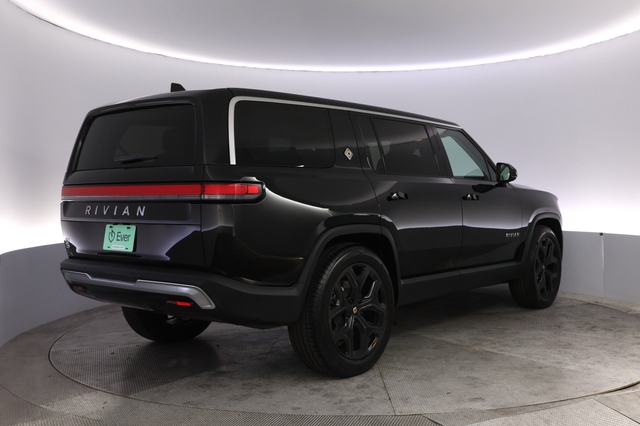 2025 Rivian R1S