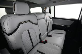 2025 Rivian R1S — photo 4 of 24