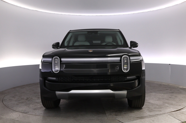 2025 Rivian R1S