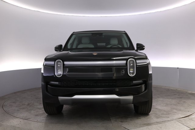 2025 Rivian R1S — photo 9 of 24
