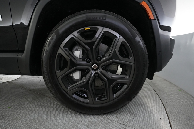 2025 Rivian R1S