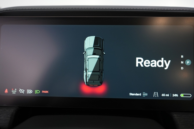 2025 Rivian R1S
