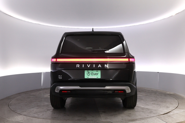 2025 Rivian R1S