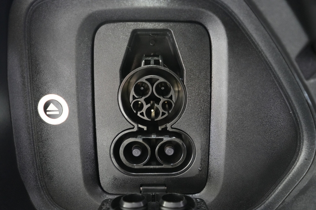 2025 Rivian R1S