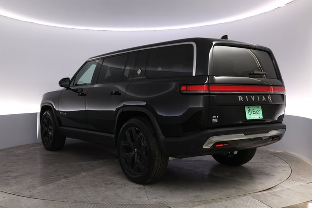 2025 Rivian R1S — photo 13 of 24