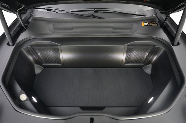 2025 Rivian R1S — photo 22 of 24