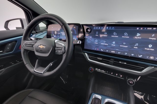 2024 Chevrolet Equinox EV — photo 20 of 23