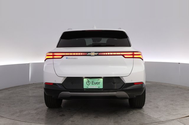 2024 Chevrolet Equinox EV — photo 12 of 23