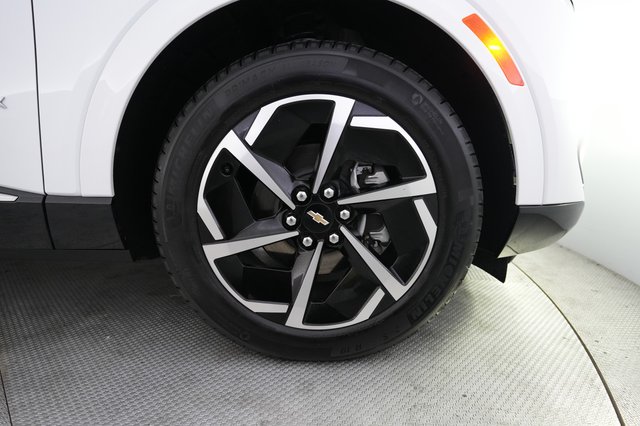 2024 Chevrolet Equinox EV — photo 16 of 23