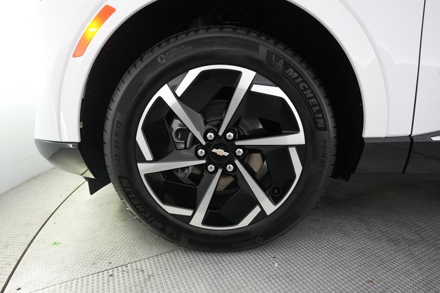 2024 Chevrolet Equinox EV — photo 15 of 23