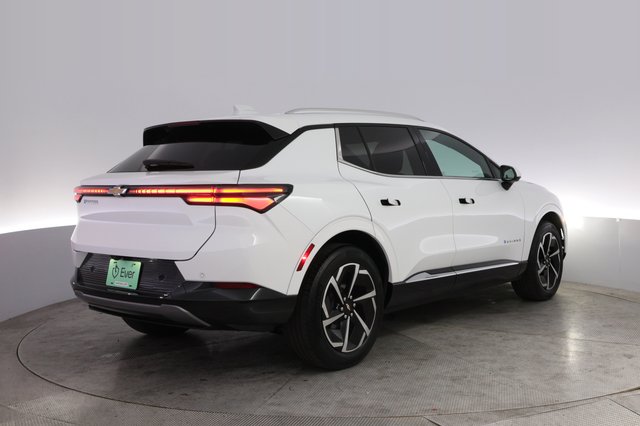 2024 Chevrolet Equinox EV — photo 2 of 23
