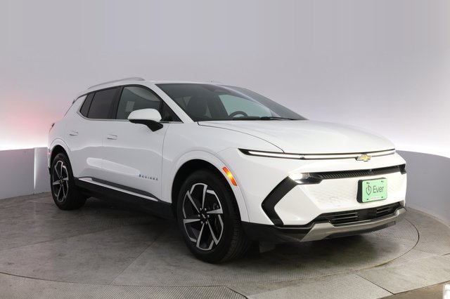 2024 Chevrolet Equinox EV — photo 10 of 23
