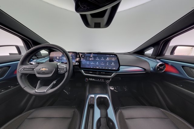 2024 Chevrolet Equinox EV — photo 21 of 23