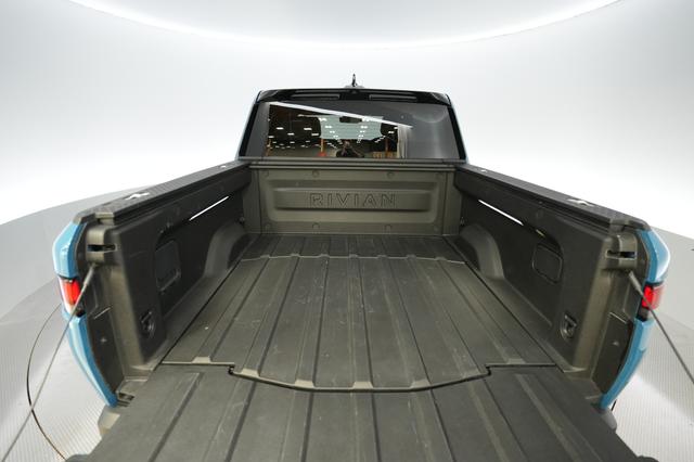 2025 Rivian R1T — photo 6 of 22